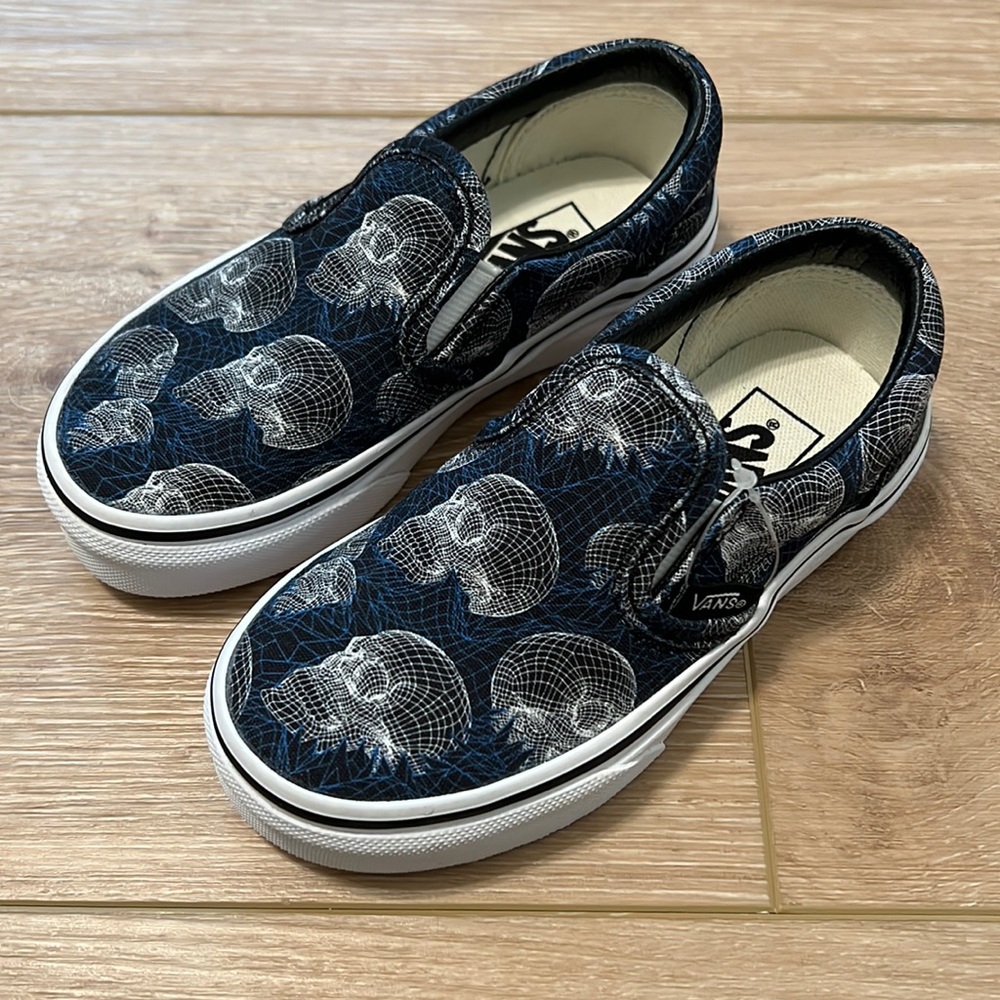 New Kids (toddler) vans wildframe slip on with skulls, size 10.5